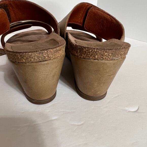 Taos Carousel Wedge Sandal in Tan Leather Size 42 EU - Picture 4 of 15